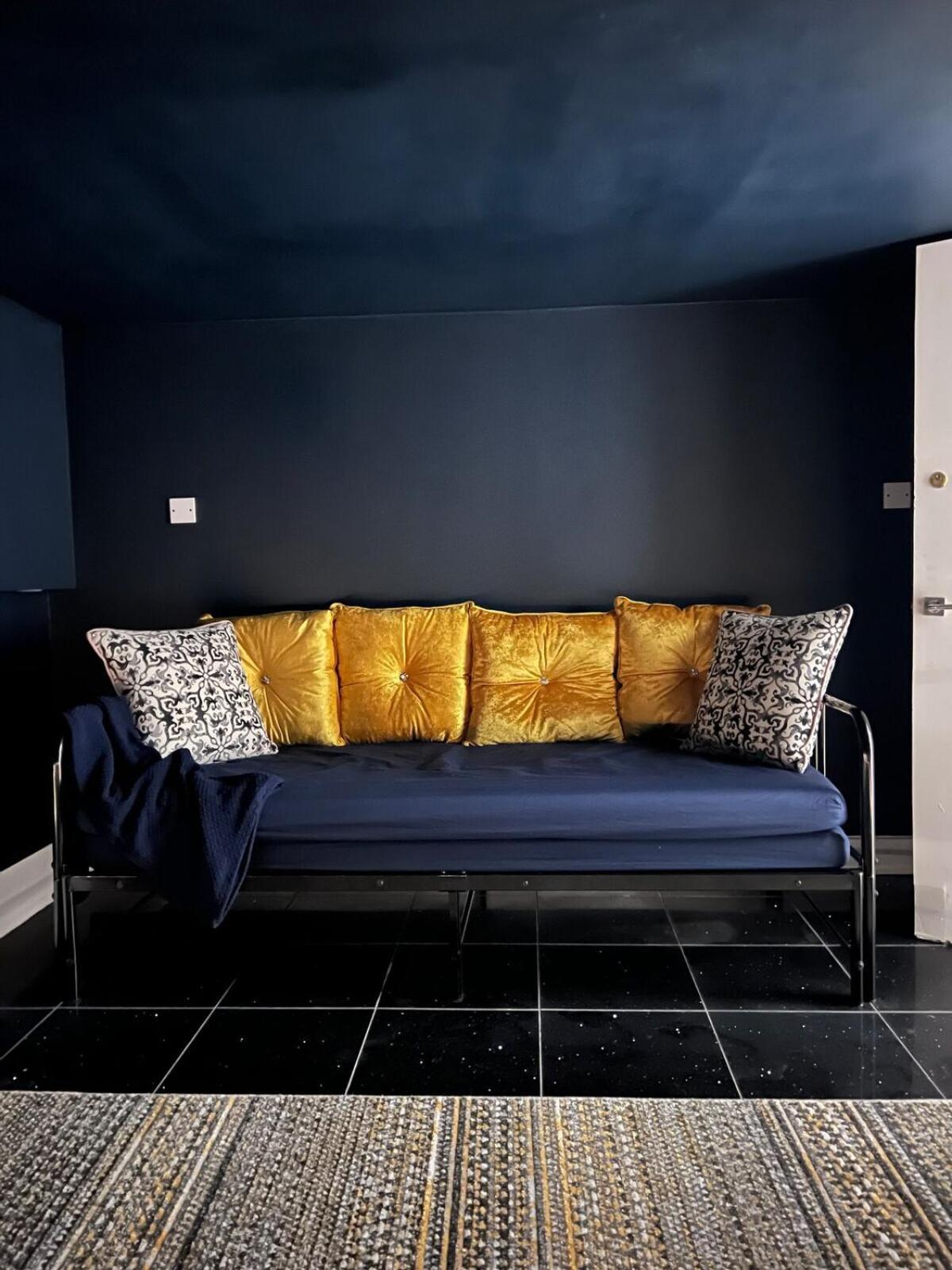 Zozy Happy Land Hotel Лондон Екстериор снимка