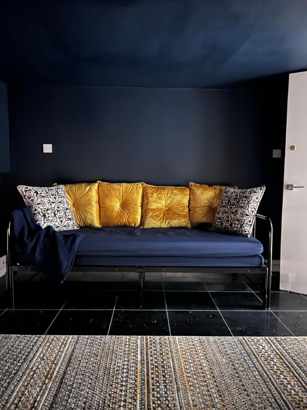Zozy Happy Land Hotel Лондон Екстериор снимка
