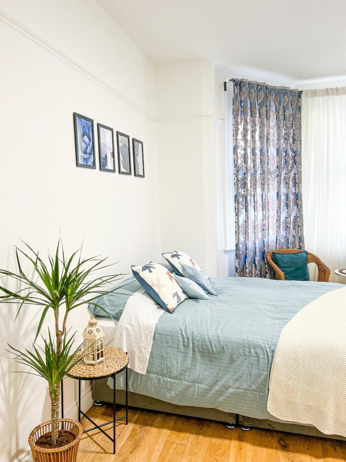 Zozy Happy Land Hotel Лондон Екстериор снимка