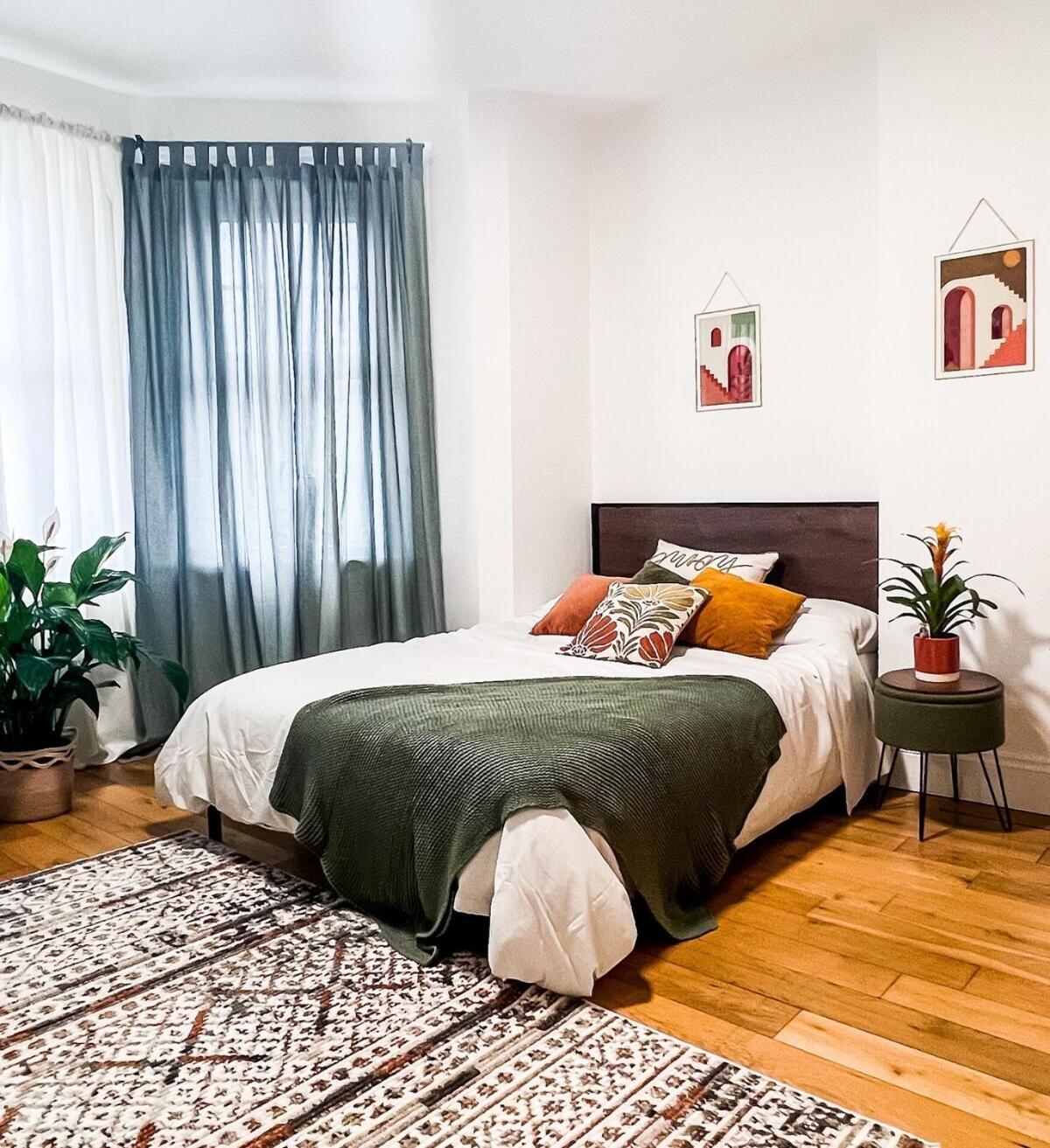 Zozy Happy Land Hotel Лондон Екстериор снимка